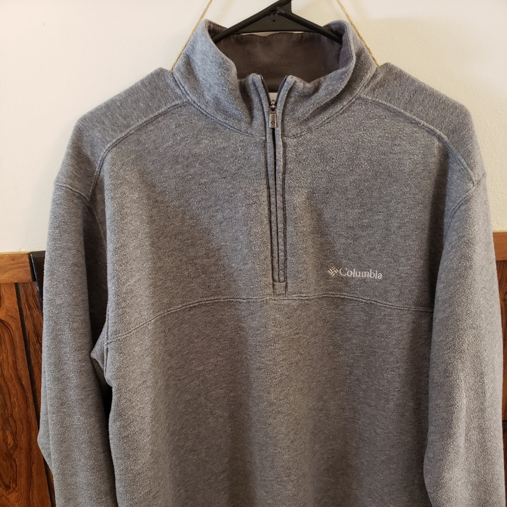 Mens size medium Columbia pullover